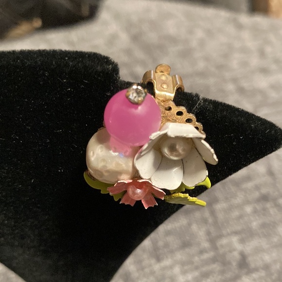 Vintage Flowers and Pearl Earrings - Picture 2 of 3